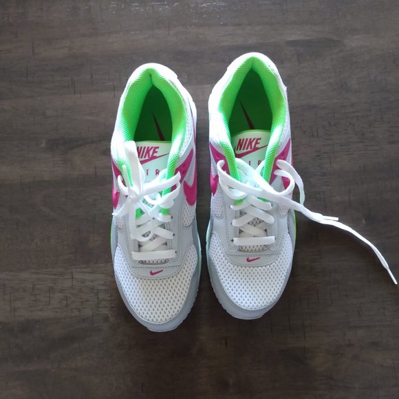 Nike - Picture 3 of 5